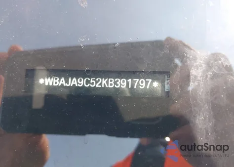 2019 BMW 530E Iperformance z USA, uszkodzony, nr VIN WBAJA9C52KB391797